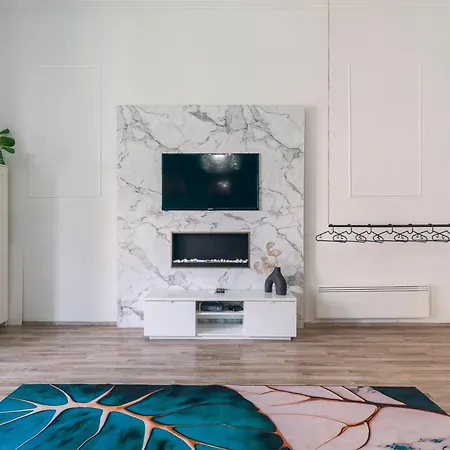 Art Deco Grand Large Livingroom Area , Fireplace Apartment Budapest