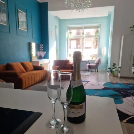 Art Deco Grand Large Livingroom Area , Fireplace Next Hero Square And Park Apartman *